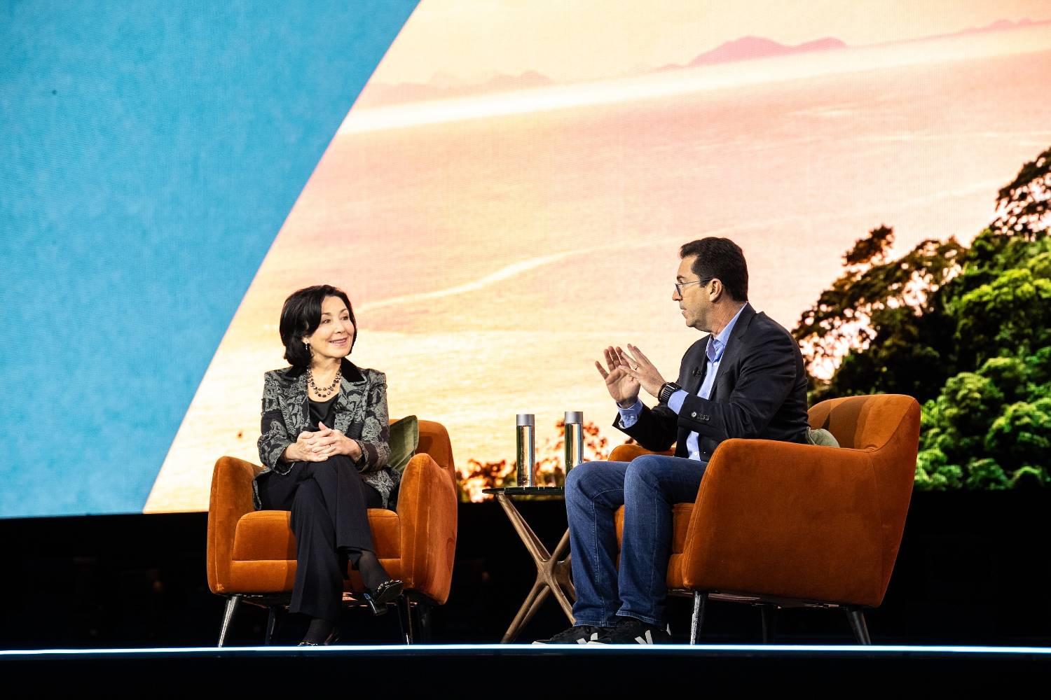 Leonardo Capdeville, CTIO da TIM Brasil, em conversa com Safra Catz, CEO da Oracle, no Oracle OpenWorld