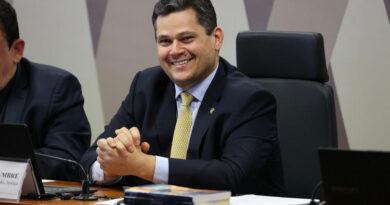 Davi Alcolumbre registra formalmente sua candidatura a presidente do Senado