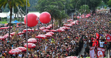 São Paulo se despede do último dia de pós-Carnaval