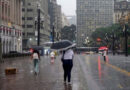 Chuva causa alagamentos e provoca transtornos em São Paulo