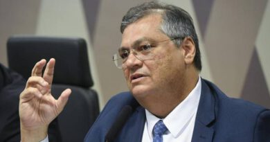 Dino estabelece prazo de 10 dias para Congresso explicar nova norma sobre emendas parlamentares