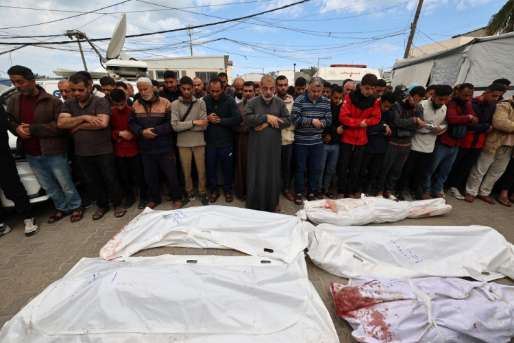 Israel bombardeia hospital em Gaza