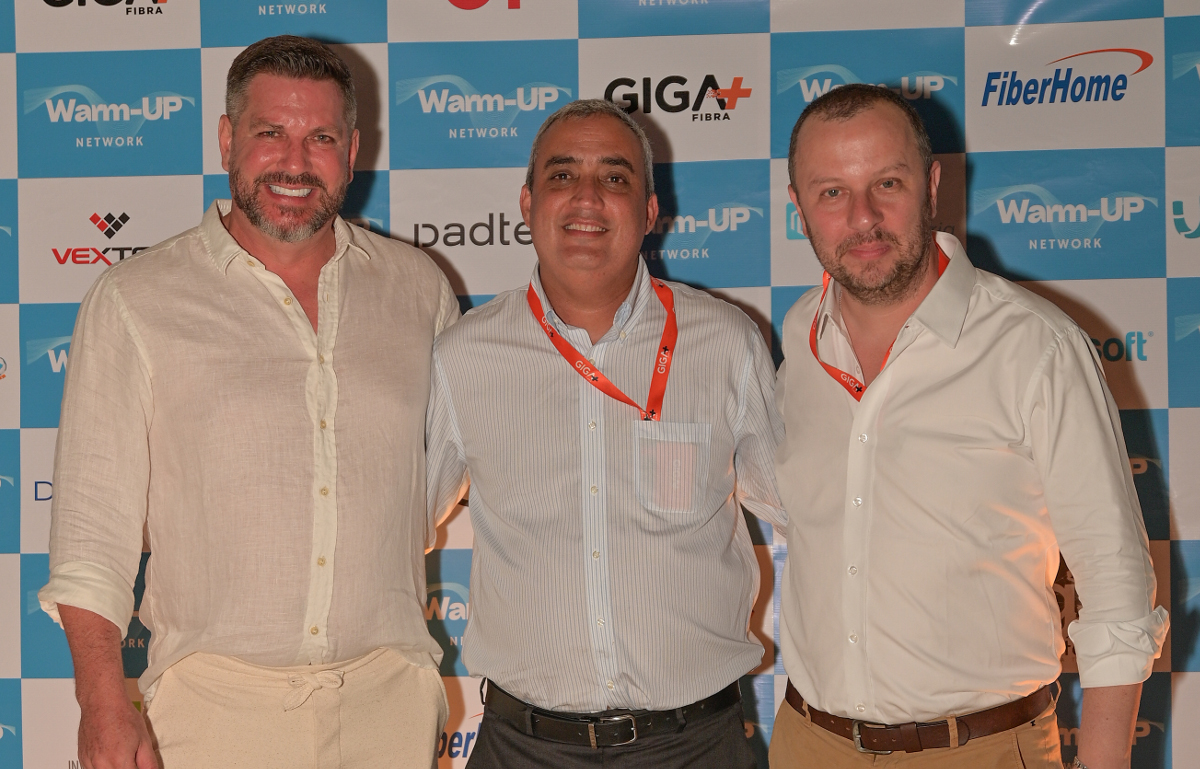Marco Aurélio da Silva, Vicente Gomes e Alex Jucius, sócios na Giga Fibra Colômbia