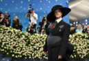 Rihanna revela terceira gravidez durante o Met Gala 2025