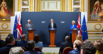 Reino Unido e União Europeia firmam novo acordo em comércio e defesa