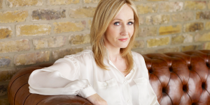 J.K. Rowling se pronuncia sobre demissão de ator escolhido para interpretar Snape em adaptação da série Harry Potter