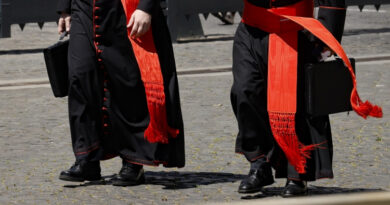 Cardeais iniciam isolamento no Vaticano para o conclave