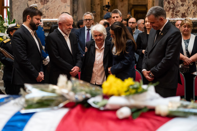 Gabriel Boric e Lula velorio Mujica