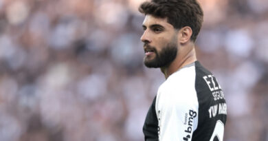Corinthians vence Santos com golaço de Yuri Alberto e afunda rival no Z-4