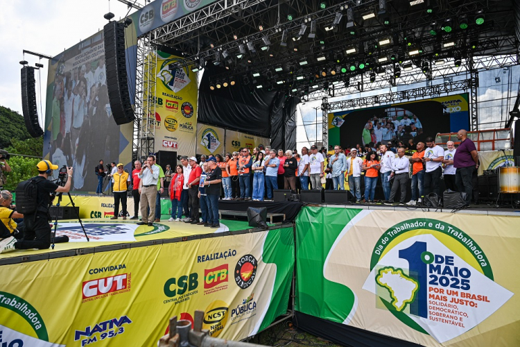 Evento Dia do Trabalhador promovido por centrais sindicais em Santana, Zona Norte de SP