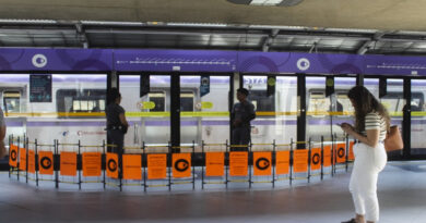 Vídeo mostra momento em que passageiro fica preso entre portas do metrô de SP antes de morrer