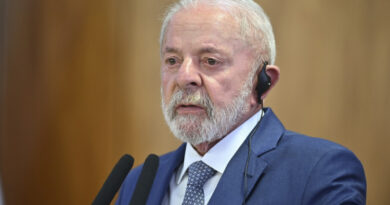 Lula lidera reunião para buscar solução para prejuízo a aposentados afetados pelos descontos do INSS