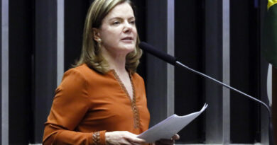 Gleisi Hoffmann apresenta queixa-crime no STF contra Gilvan da Federal por injúria e difamação