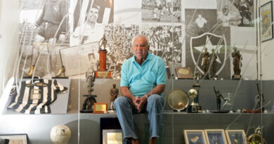Nílton Santos, chamado de a ‘Enciclopédia do Futebol’, estaria fazendo cem anos
