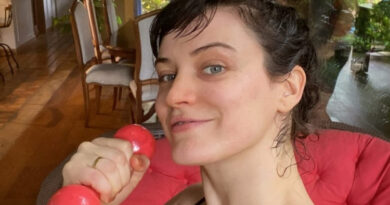 Bianca Bin exibe abdômen definido ao som de Lady Gaga