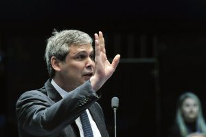 Entenda o pedido do líder do PT para bloquear os bens de Bolsonaro