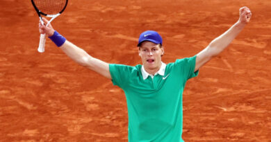 Sinner vence Djokovic e vai enfrentar Alcaraz na final de Roland Garros