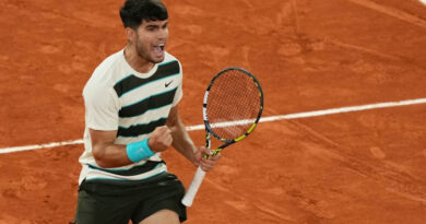 Alcaraz avança à final de Roland Garros após abandono de Musetti