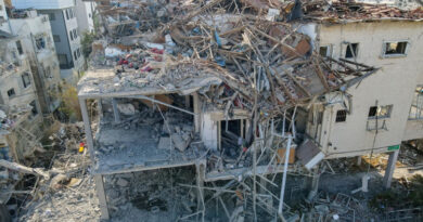 Irã dispara mísseis contra Israel em resposta a bombardeio maciço