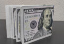 Dólar fecha em leve alta na contramão do exterior; Ibovespa cai sob o peso de Petrobras