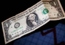 Dólar tem leve queda e fecha dia cotado a R$ 5,56; Ibovespa cai ao menor nível em um mês