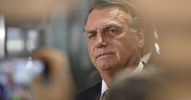 Bolsonaro se hospeda com Tarcísio às vésperas de depoimento no STF sobre golpe