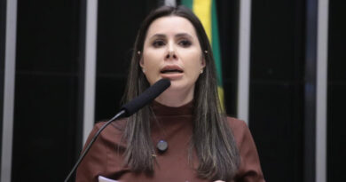 Câmara aprova prorrogação da regularização fundiária sob relatoria de Carol De Toni