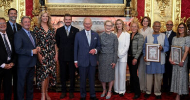 David Beckham é condecorado como cavaleiro pelo rei Charles III e vira sir Beckham