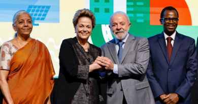Lula revê Dilma em evento do Brics, critica austeridade e volta a defender moeda alternativa ao dólar