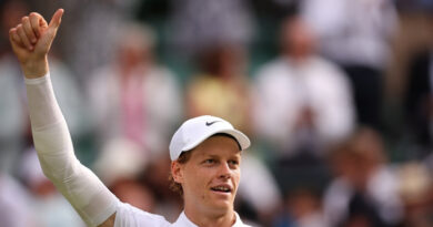 Sinner supera dores, bate Shelton e vai à semifinal de Wimbledon; Iga Swiatek avança