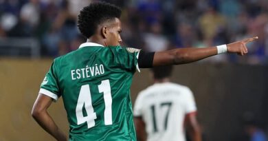 Emocionado, Estêvão agradece Palmeiras, mas lamenta: ‘Triste me despedir desse jeito’