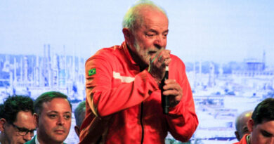 Lula defende que órgãos públicos fiscalizem o preço de combustíveis vendidos pelos postos