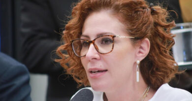 Defesa pede que Carla Zambelli seja ouvida por videoconferência na CCJ em processo que pode cassar seu mandato
