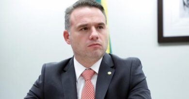 Deputado de oposição assume presidência do Conselho de Ética da Câmara