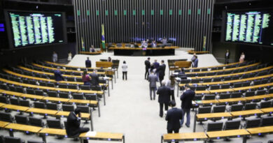 Câmara aprova urgência de projeto que revisa benefícios fiscais e desafia o Planalto