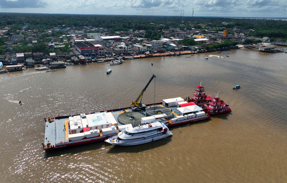 Embarcação que lançou os cabos da Infovia 03 (Divulgação)