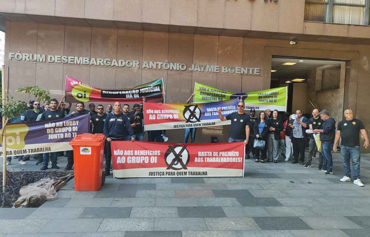 Protesto de ex-trabalhadores da Serede em frente ao TJ-RJ (8 de julho de 2025, arquivo pessoal)