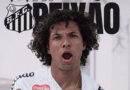 Santos reforça o meio-campo e oficializa a contratação do volante Willian Arão