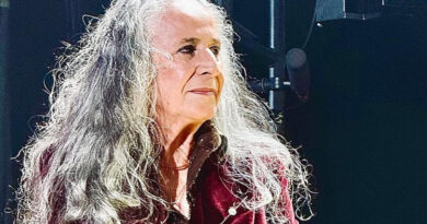 Maria Bethânia anuncia shows extras da turnê de 60 anos de carreira